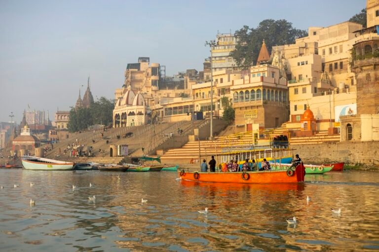 भारतीय संत परंपरा और भक्ति आंदोलन: गुरु महिमा, नाम सुमिरन और आध्यात्मिक जागृति का इतिहास